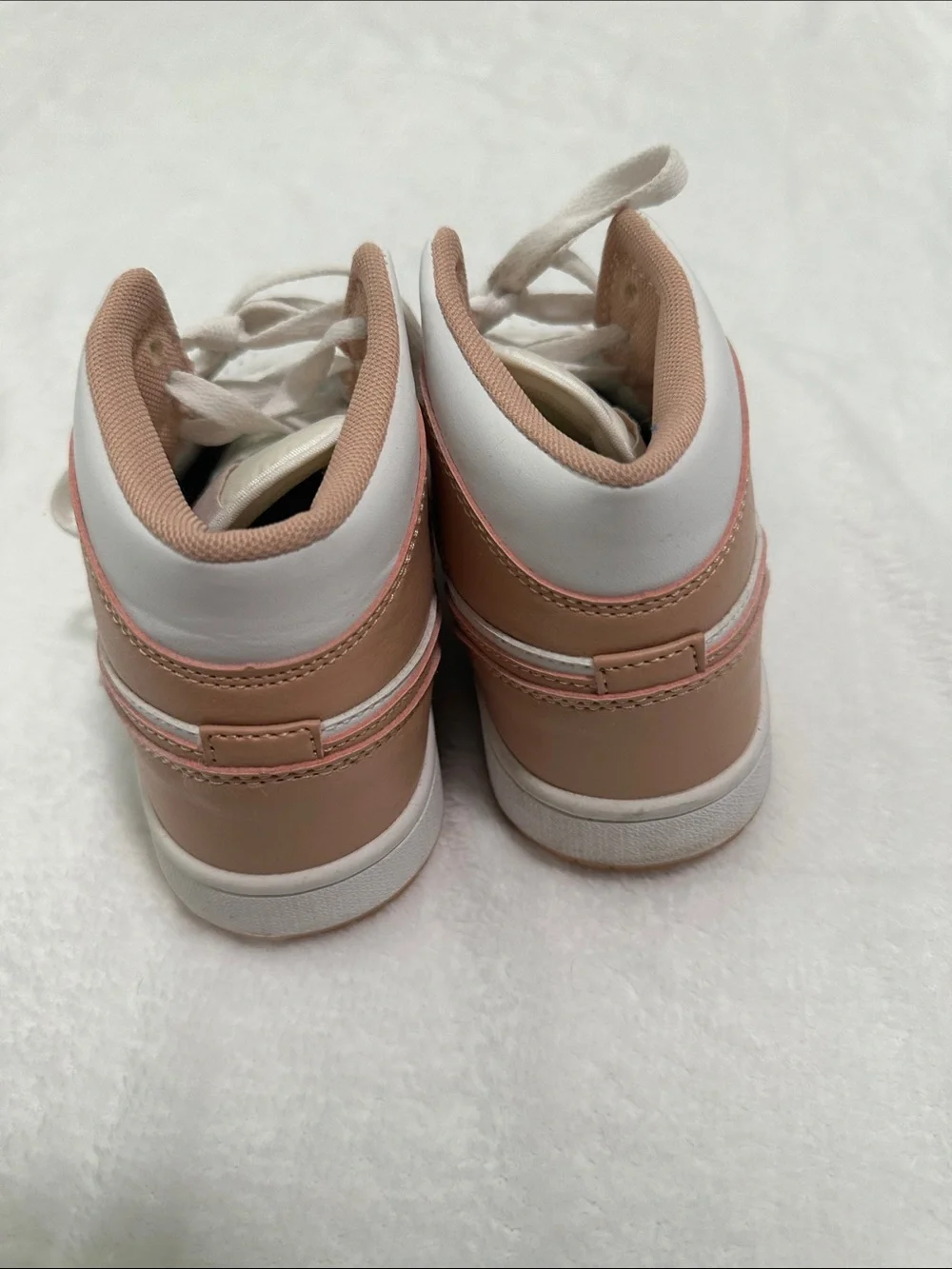 🏰 Jordan 1 Mid Tan Gum Mens Sneaker